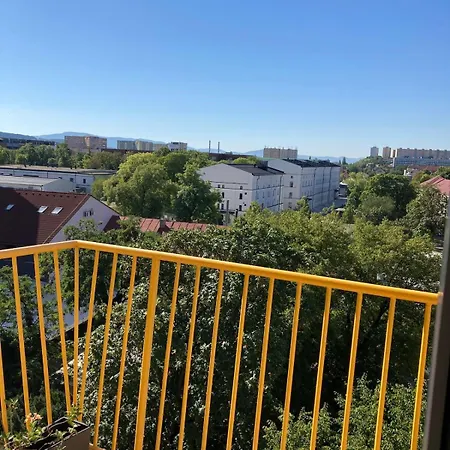 Апартаменты Cozy Close To The Centre *